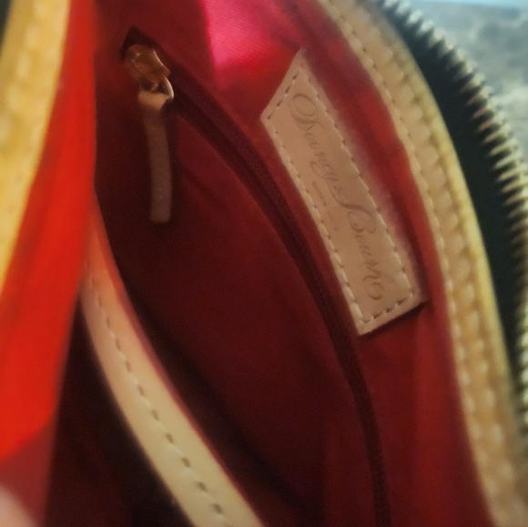 Dooney & Bourke Patent Leather Crossbody Bag EUC - Picture 5 of 16